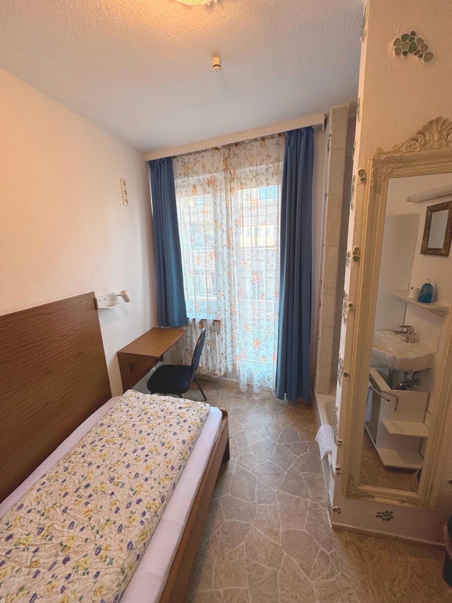 Hostel Heinzelmaennchen Keulen Buitenkant foto